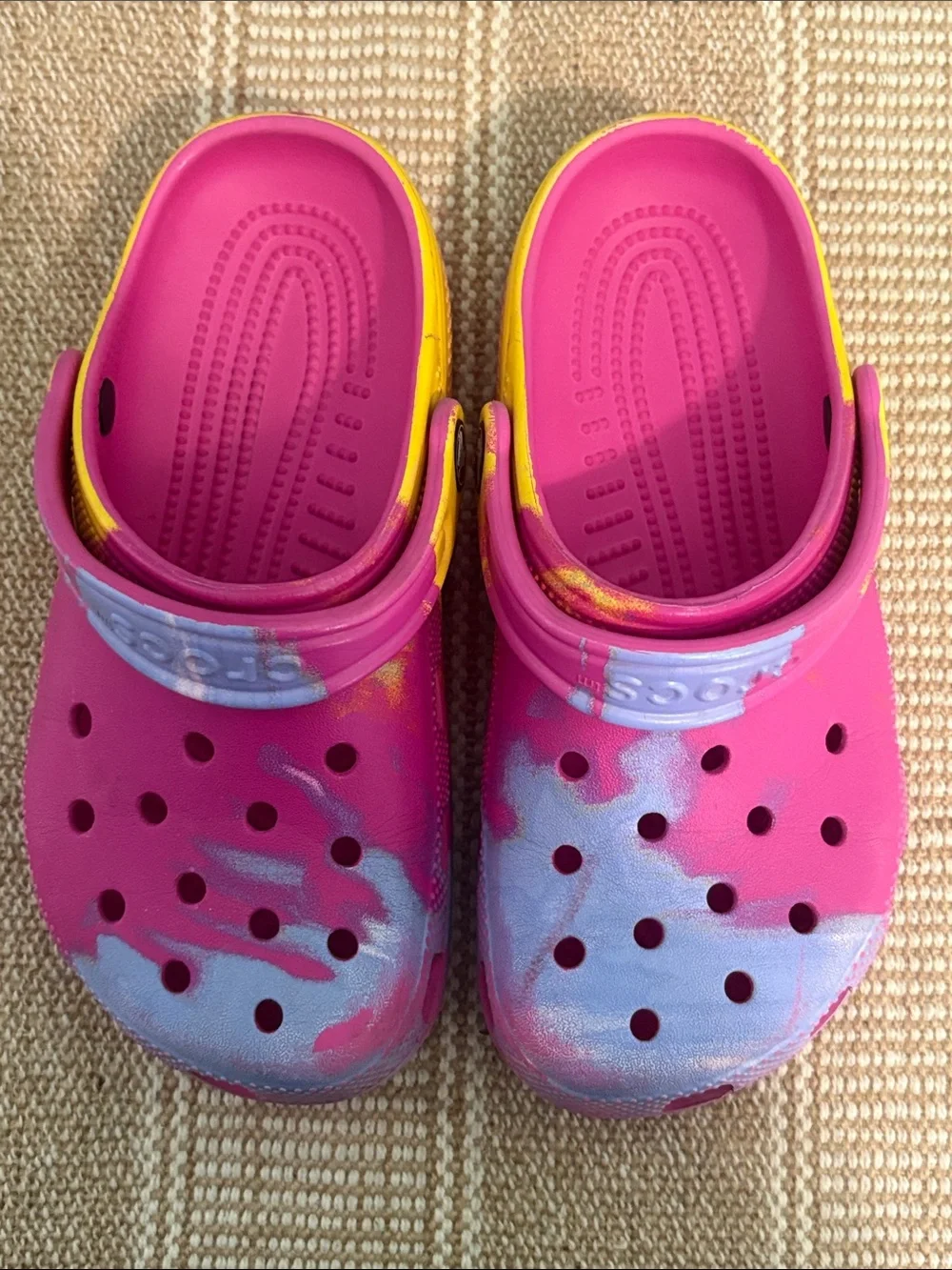 CROCS Kids Classic Ombre Clogs With Heel Strap. Multi Color/Tie Dye. Size— J 2